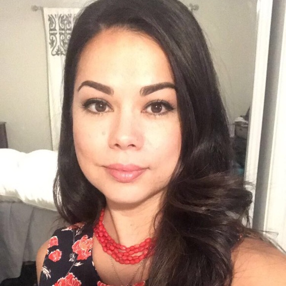 Meet your Posher, Liz - Picture 1 of 1